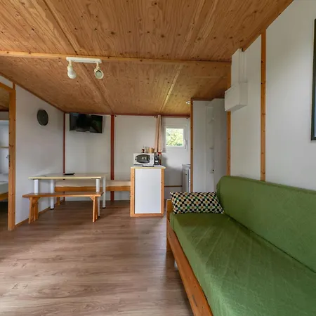 Camping Le Mont Libre - Cottage & Espace Nature - Gannat Exterior photo