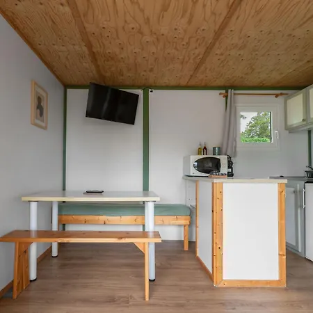 Camping Le Mont Libre - Cottage & Espace Nature - Gannat Exterior photo