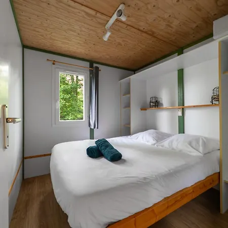 Camping Le Mont Libre - Cottage & Espace Nature - Gannat Exterior photo