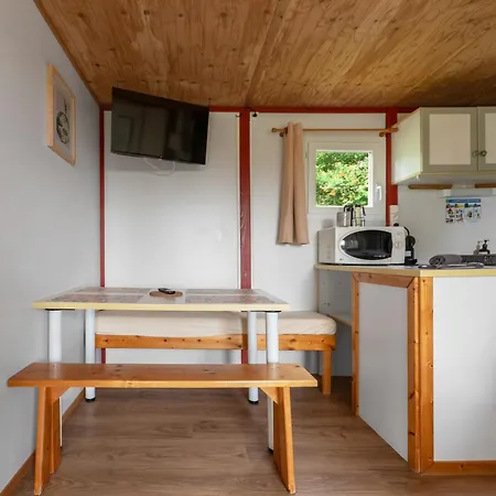 Camping Le Mont Libre - Cottage & Espace Nature - Gannat Exterior photo
