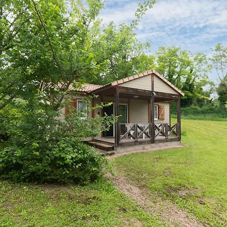 Camping Le Mont Libre - Cottage & Espace Nature - Gannat Exterior photo