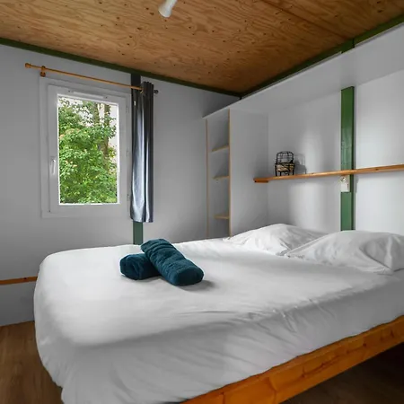 Camping Le Mont Libre - Cottage & Espace Nature - Gannat Exterior photo