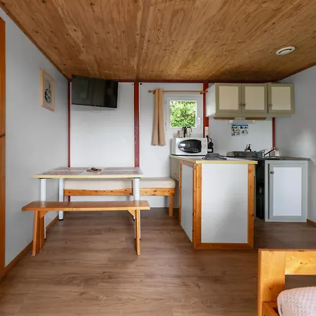 Camping Le Mont Libre - Cottage & Espace Nature - Gannat Exterior photo