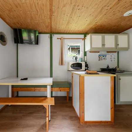 Camping Le Mont Libre - Cottage & Espace Nature - Gannat Exterior photo