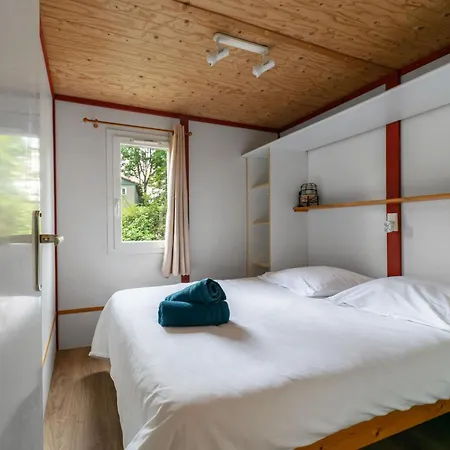 Camping Le Mont Libre - Cottage & Espace Nature - Gannat Exterior photo