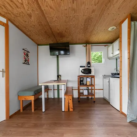 Camping Le Mont Libre - Cottage & Espace Nature - Gannat Exterior photo
