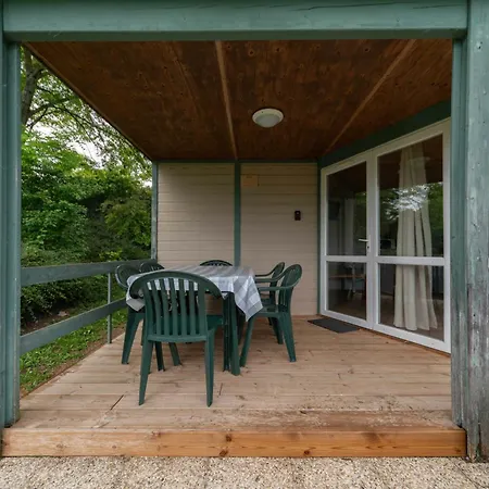 Camping Le Mont Libre - Cottage & Espace Nature - Gannat Exterior photo
