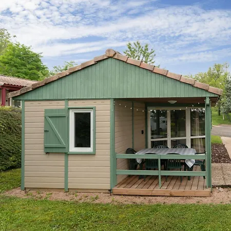 Camping Le Mont Libre - Cottage & Espace Nature - Gannat Exterior photo