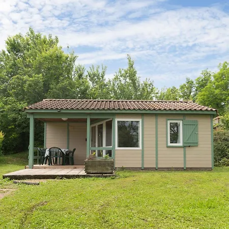Camping Le Mont Libre - Cottage & Espace Nature - Gannat Exterior photo