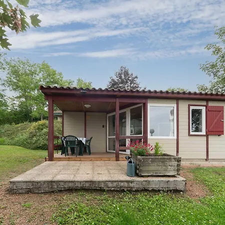 Camping Le Mont Libre - Cottage & Espace Nature - Gannat Exterior photo