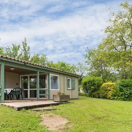 Camping Le Mont Libre - Cottage & Espace Nature - Gannat Exterior photo