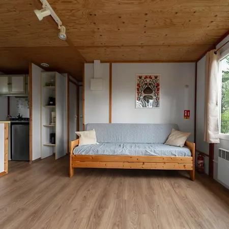Camping Le Mont Libre - Cottage & Espace Nature - Gannat Exterior photo