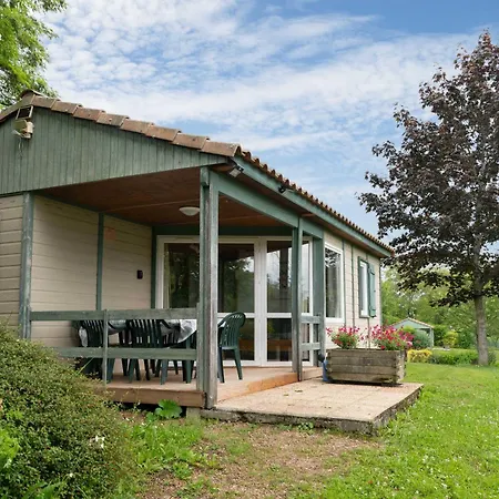 Camping Le Mont Libre - Cottage & Espace Nature - Gannat Exterior photo