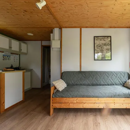 Camping Le Mont Libre - Cottage & Espace Nature - Gannat Exterior photo