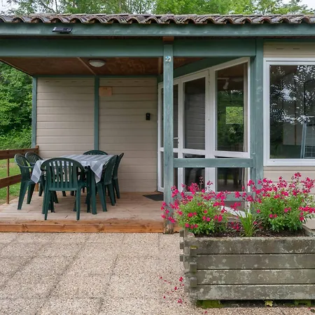 Camping Le Mont Libre - Cottage & Espace Nature - Gannat Exterior photo