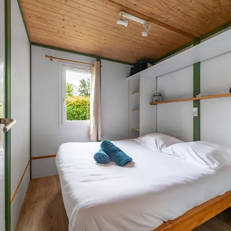 Camping Le Mont Libre - Cottage & Espace Nature - Gannat Exterior photo