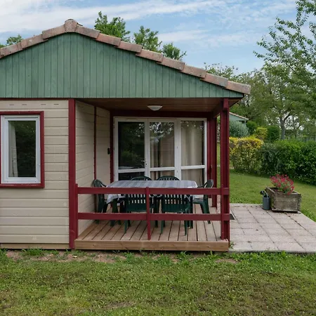 Camping Le Mont Libre - Cottage & Espace Nature - Gannat Exterior photo