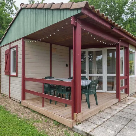 Camping Le Mont Libre - Cottage & Espace Nature - Gannat Exterior photo