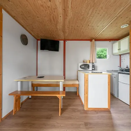 Camping Le Mont Libre - Cottage & Espace Nature - Gannat Exterior photo