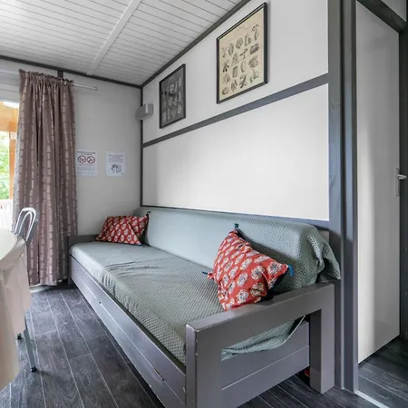 Camping Le Mont Libre - Cottage & Espace Nature - Gannat Exterior photo