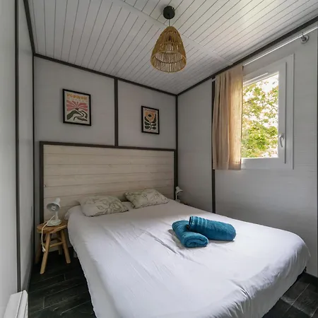 Camping Le Mont Libre - Cottage & Espace Nature - Gannat Exterior photo