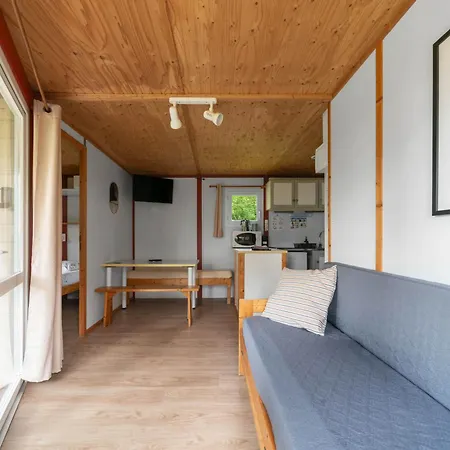 Camping Le Mont Libre - Cottage & Espace Nature - Gannat Exterior photo