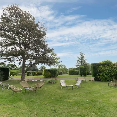 Camping Le Mont Libre - Cottage & Espace Nature - Gannat Exterior photo