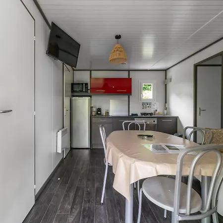 Camping Le Mont Libre - Cottage & Espace Nature - Gannat Exterior photo