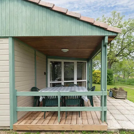 Camping Le Mont Libre - Cottage & Espace Nature - Gannat Exterior photo