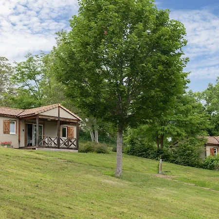 Camping Le Mont Libre - Cottage & Espace Nature - Gannat Exterior photo