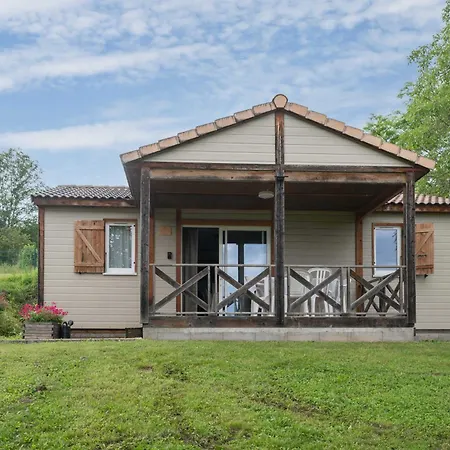 Camping Le Mont Libre - Cottage & Espace Nature - Gannat Exterior photo