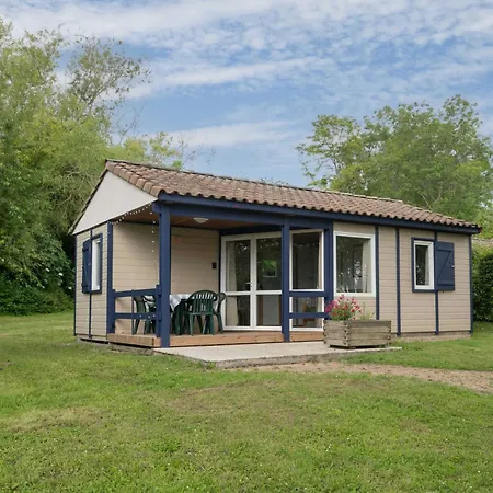 Camping Le Mont Libre - Cottage & Espace Nature - Gannat Exterior photo