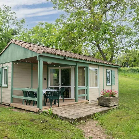 Camping Le Mont Libre - Cottage & Espace Nature - Gannat Exterior photo