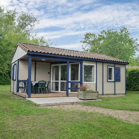 Camping Le Mont Libre - Cottage & Espace Nature - Gannat Exterior photo